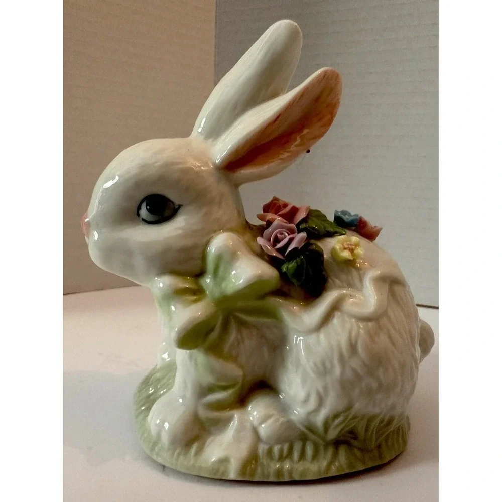 Vintage Heritage House Porcelain Bunny Music Box Floral Grandma‎ 